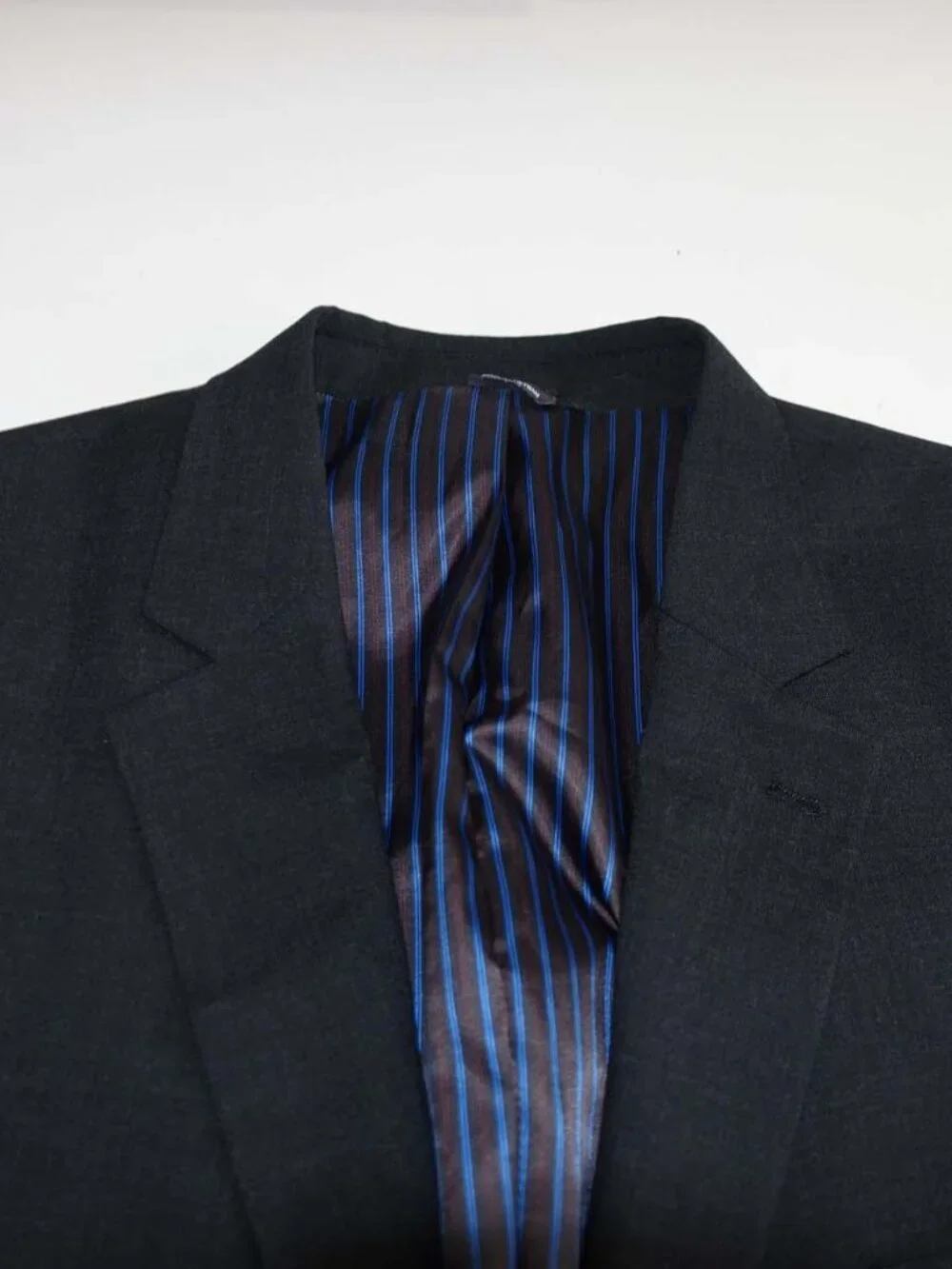 GS Men's 2 Button Suit Size 54 Regular 48 x 32 Charcoal Gray Wool Blend 54R